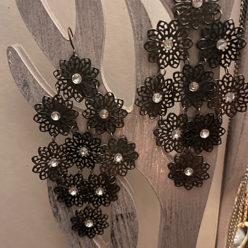 Elegant Black Floral Earrings